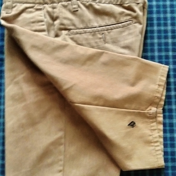 Volcom shorts - Picture 9 of 13